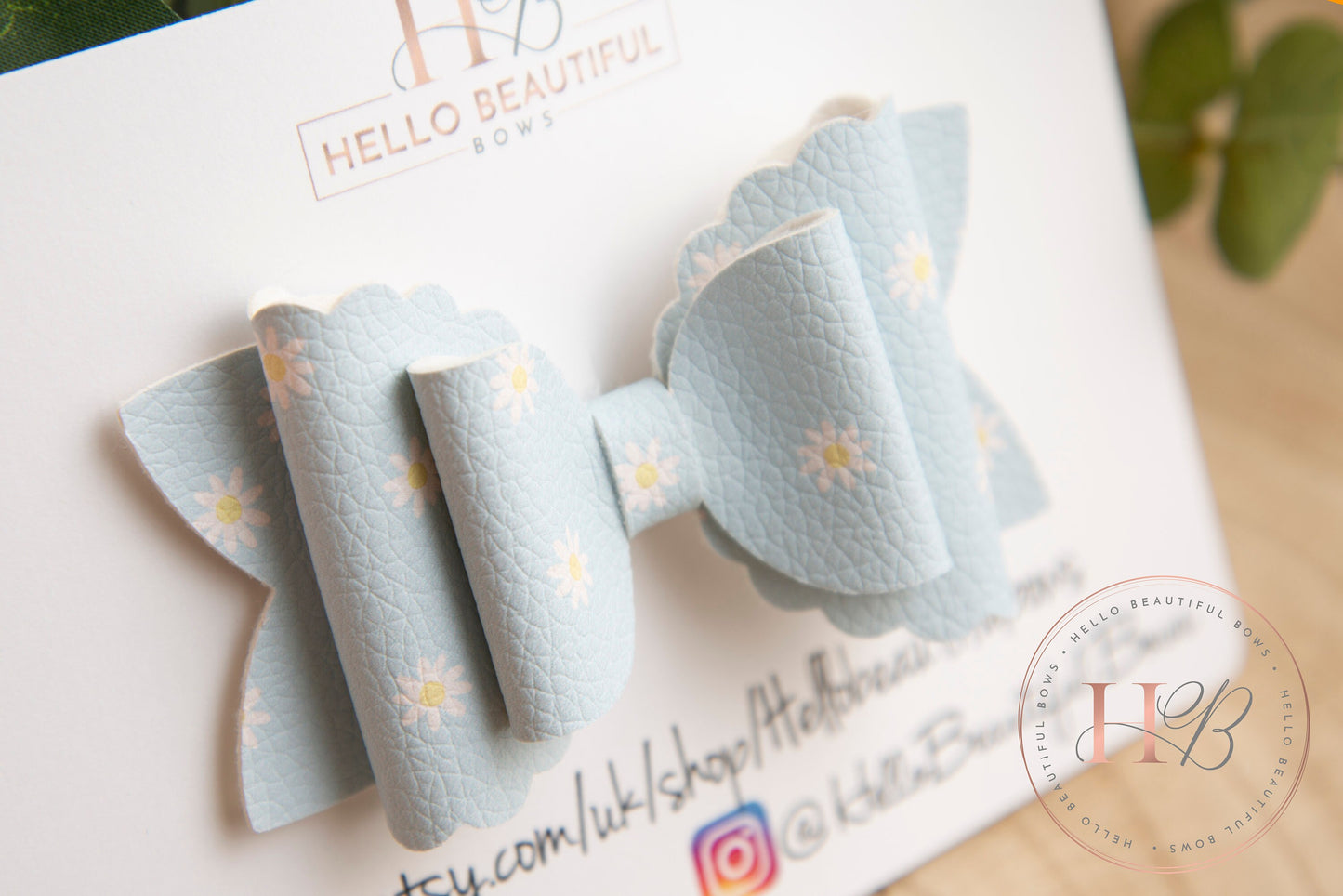 Blue daisy hair bow, summer hair bows, daisy hair bow, floral hair bow, girls headbands, girls hair bow, baby hair bow, baby headband